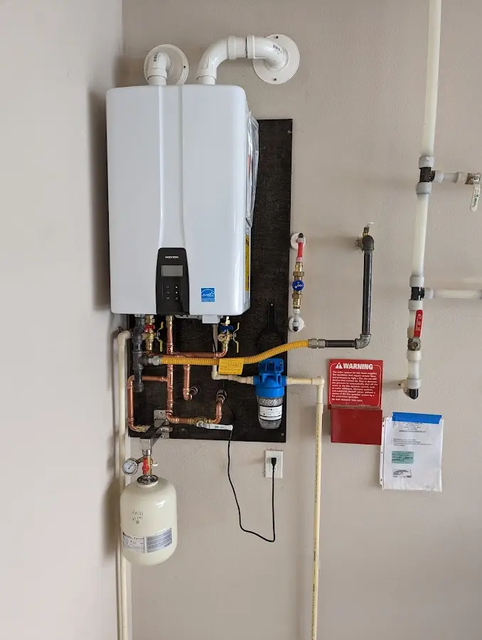 Professional plumber installing copper piping in a Folcroft home